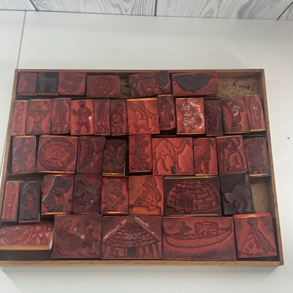 Vintage 1930s Creative Pictured
Printer Ink Stamp Tray with 40
Stamps Rare - Picture 6 of 13